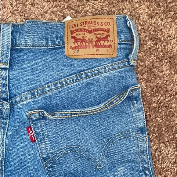 Levi’s Jean shorts - Picture 3 of 4